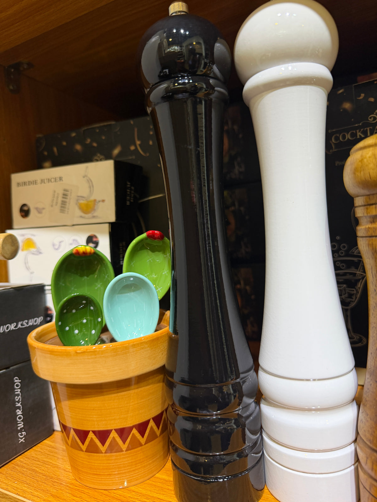 Pepper mill/ salt shaker