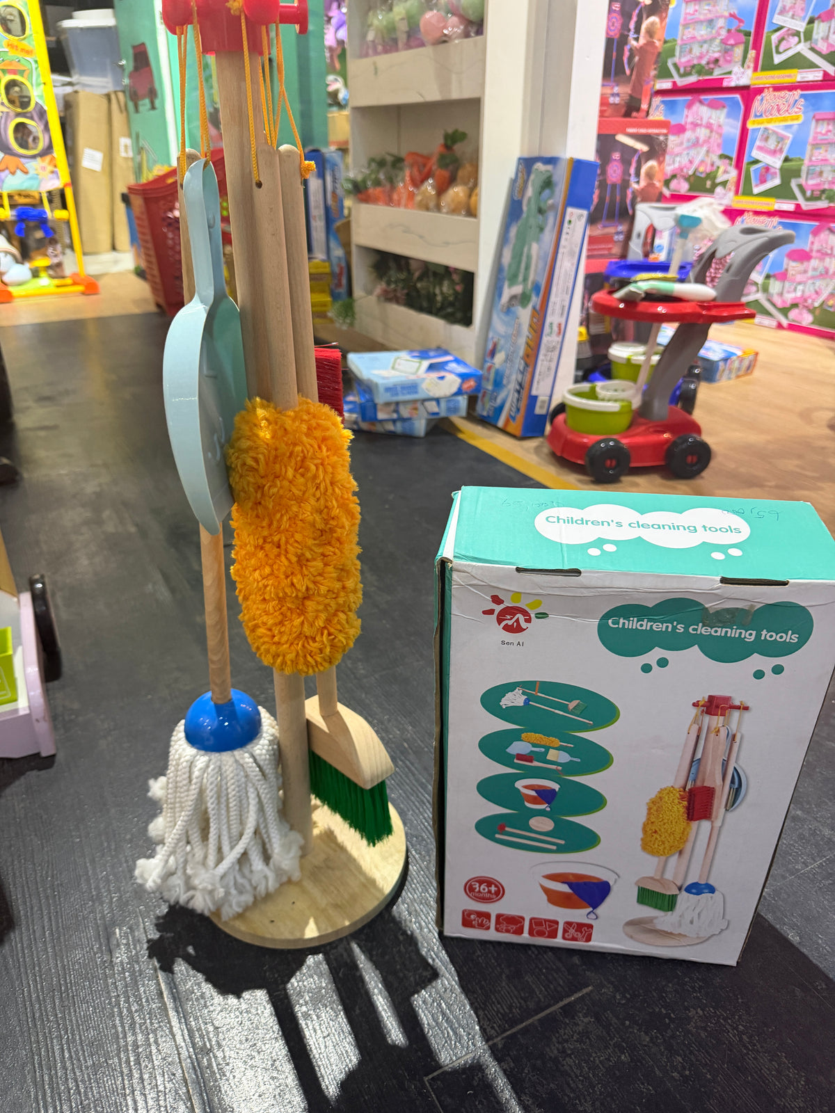 Wooden cleaning set